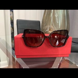 Valentino Sunglasses. Style OVA4072.